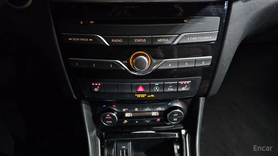 Infiniti Q30