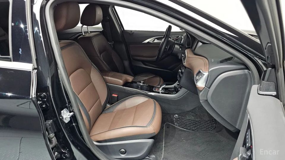 Infiniti Q30