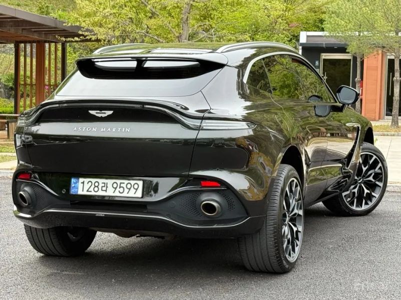 Astonmartin DBX
