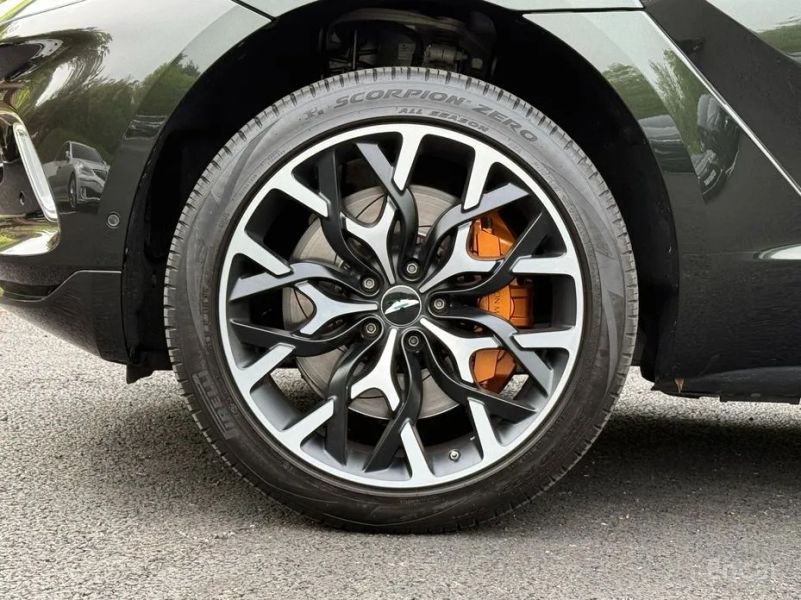 Astonmartin DBX