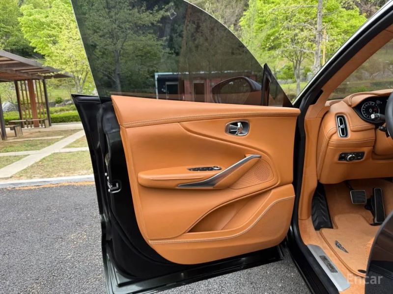 Astonmartin DBX