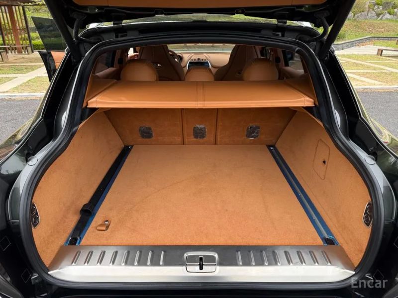 Astonmartin DBX