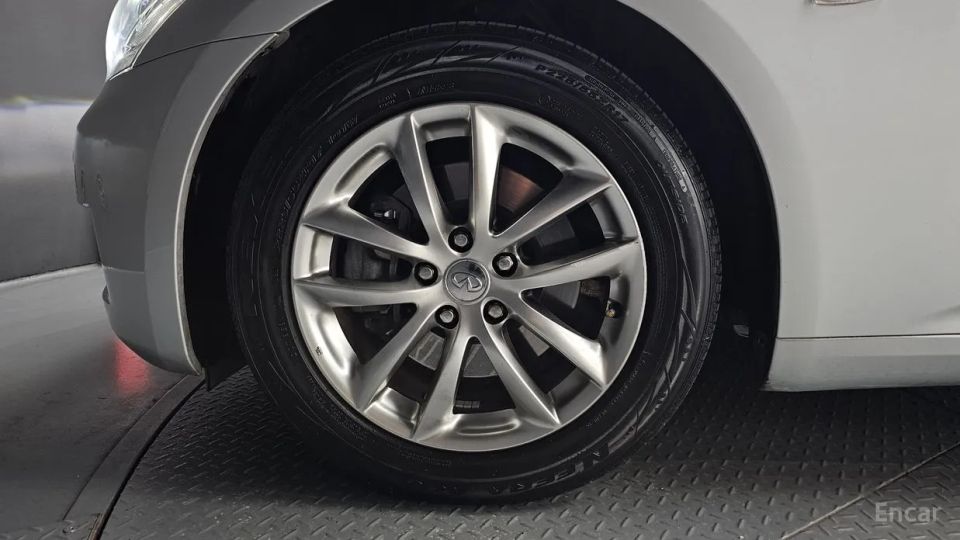 Infiniti G