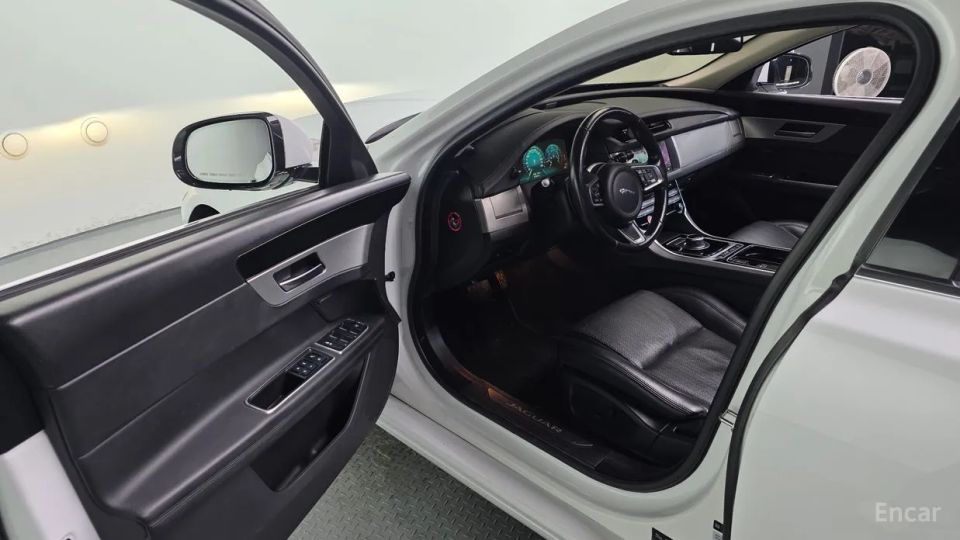Jaguar xf