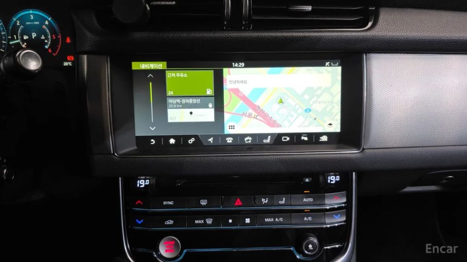 Jaguar xf