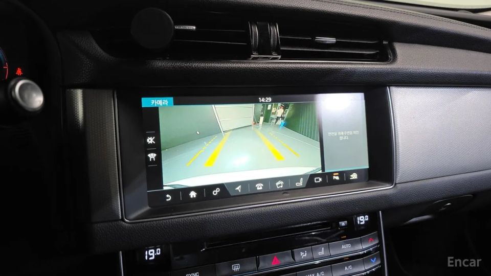 Jaguar xf