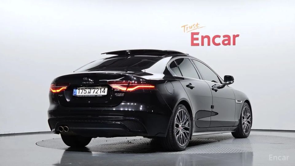 Jaguar XE