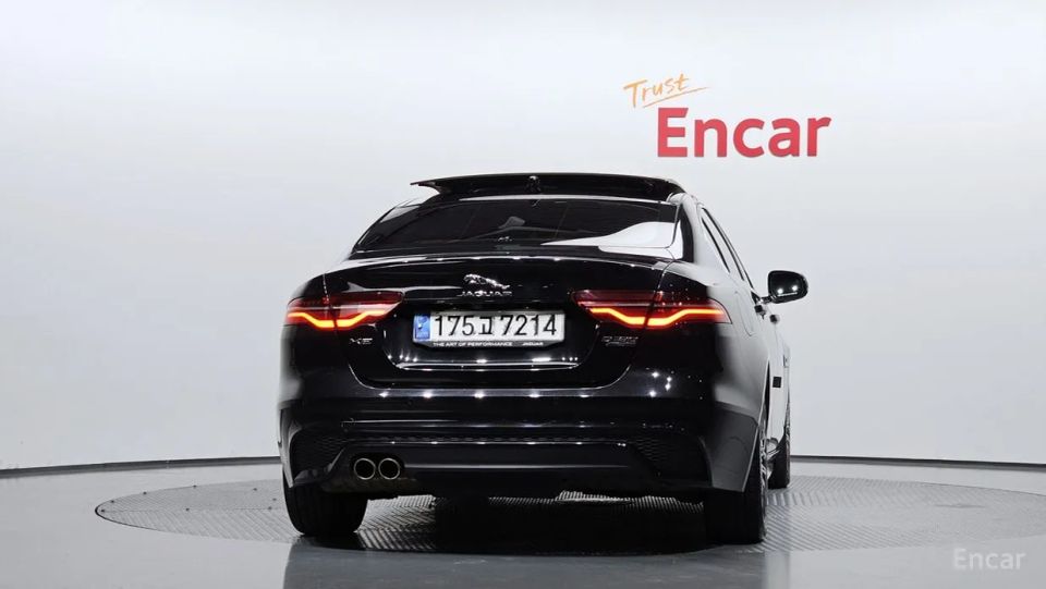 Jaguar XE