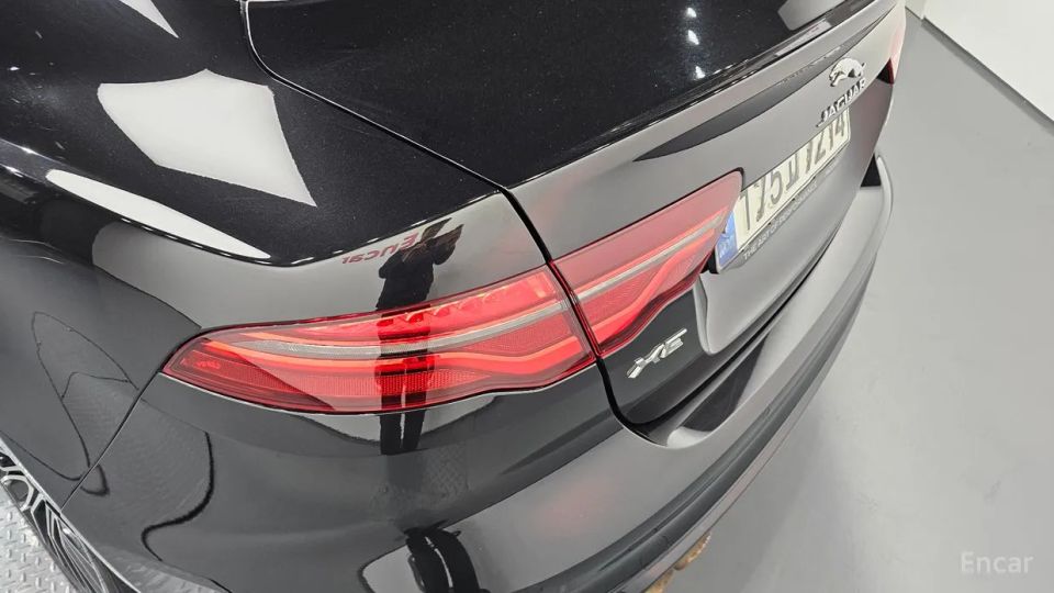 Jaguar XE