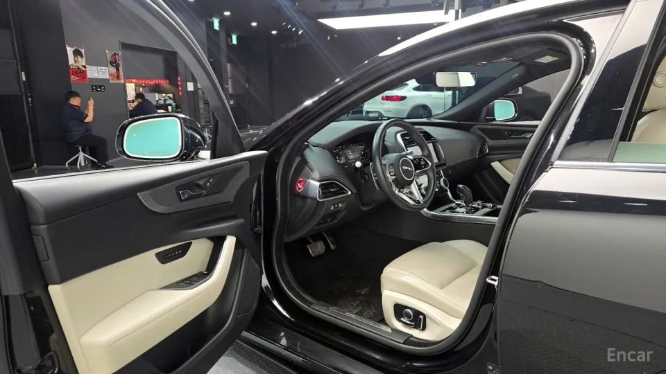 Jaguar XE