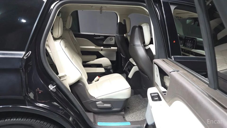 Lincoln Aviator