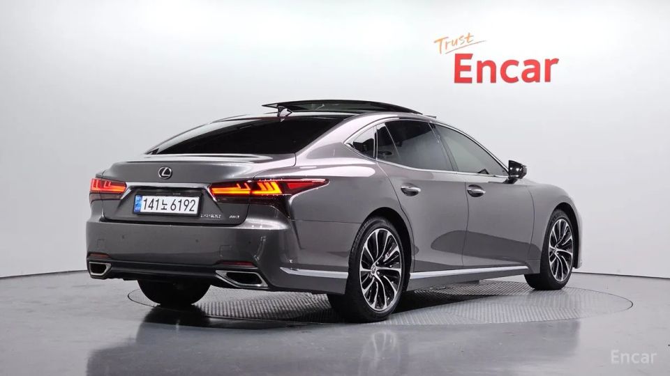 Lexus LS