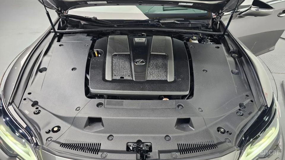 Lexus LS
