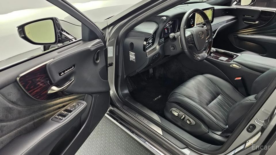 Lexus LS
