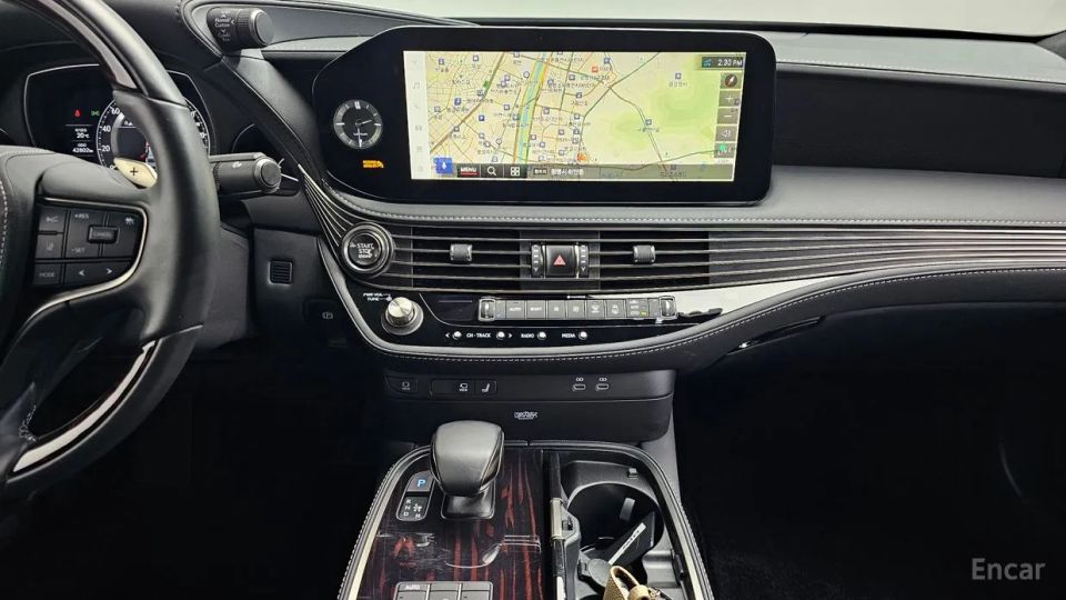 Lexus LS