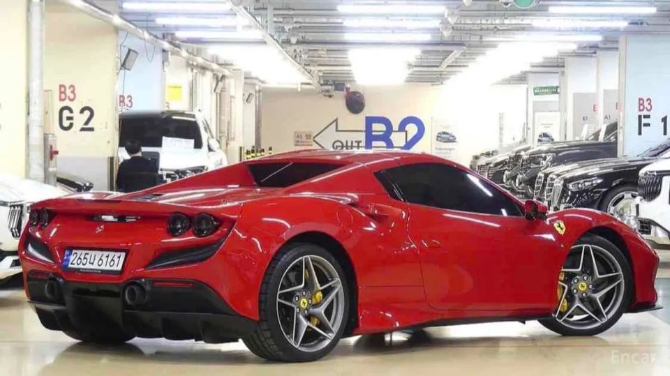 Ferrari F8