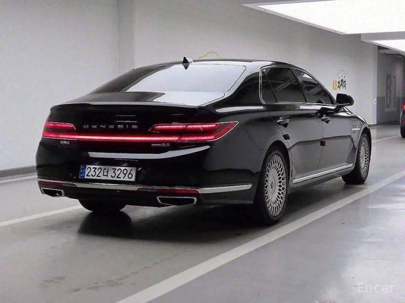 Genesis G90