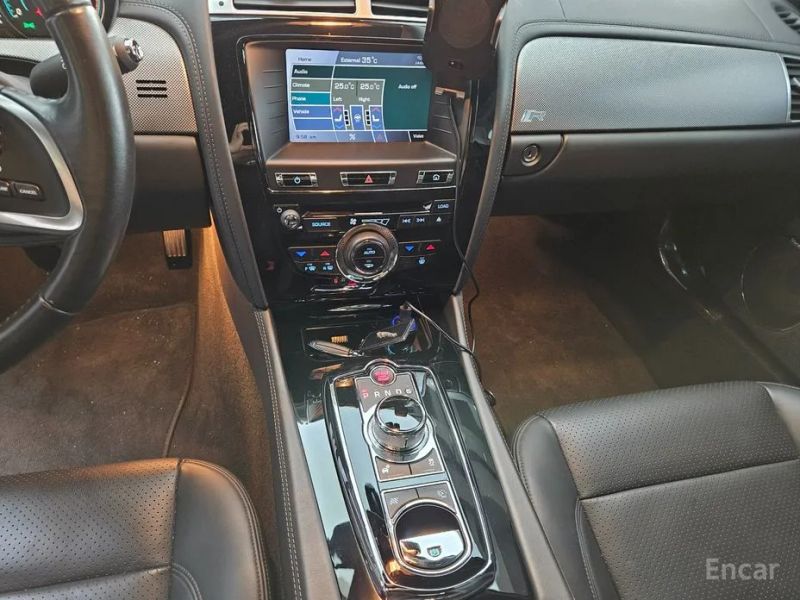 Jaguar XKR