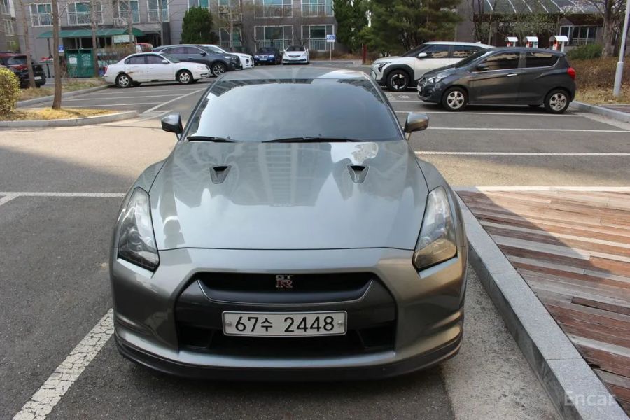 Nissan GT-R