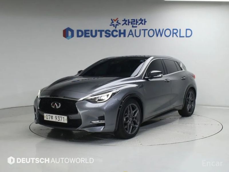 Infiniti Q30