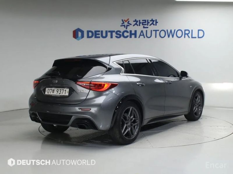Infiniti Q30