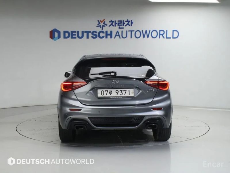 Infiniti Q30