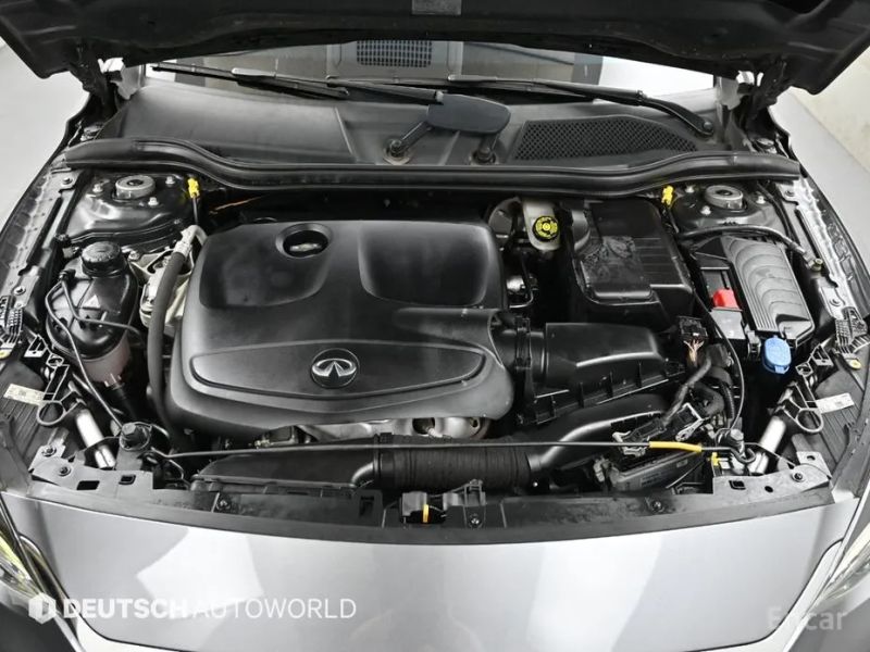 Infiniti Q30