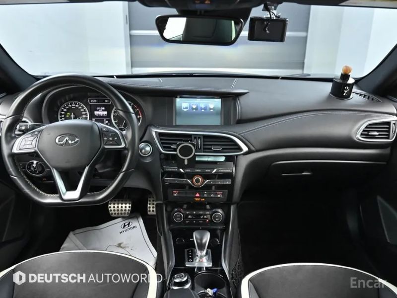 Infiniti Q30