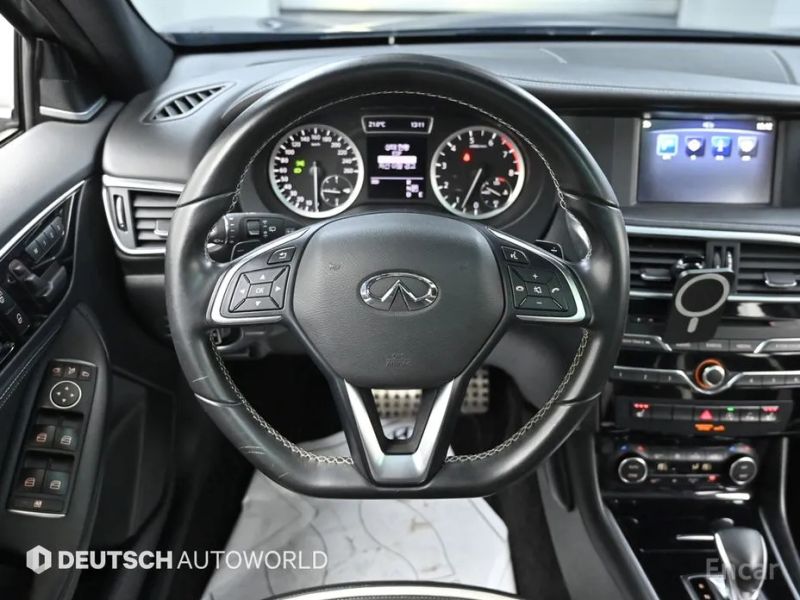 Infiniti Q30