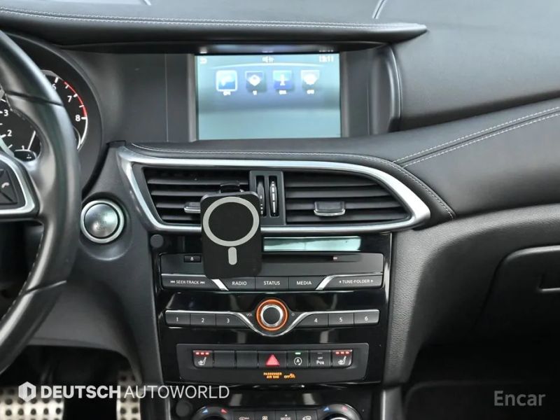 Infiniti Q30