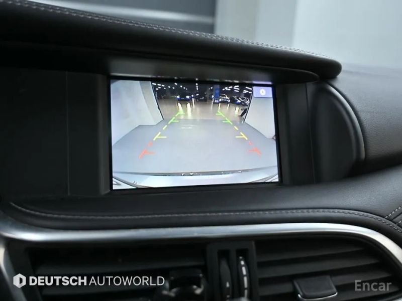 Infiniti Q30