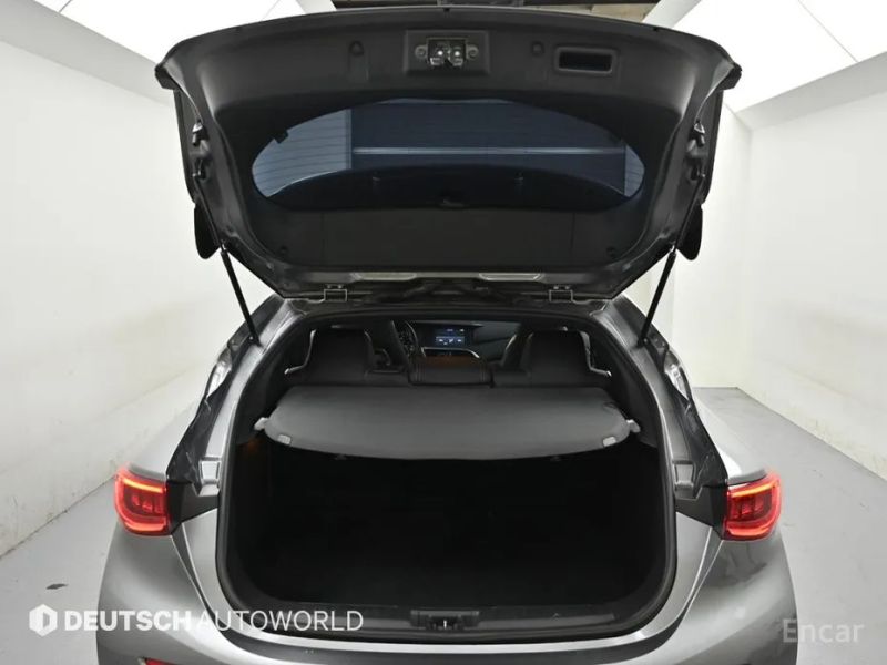 Infiniti Q30