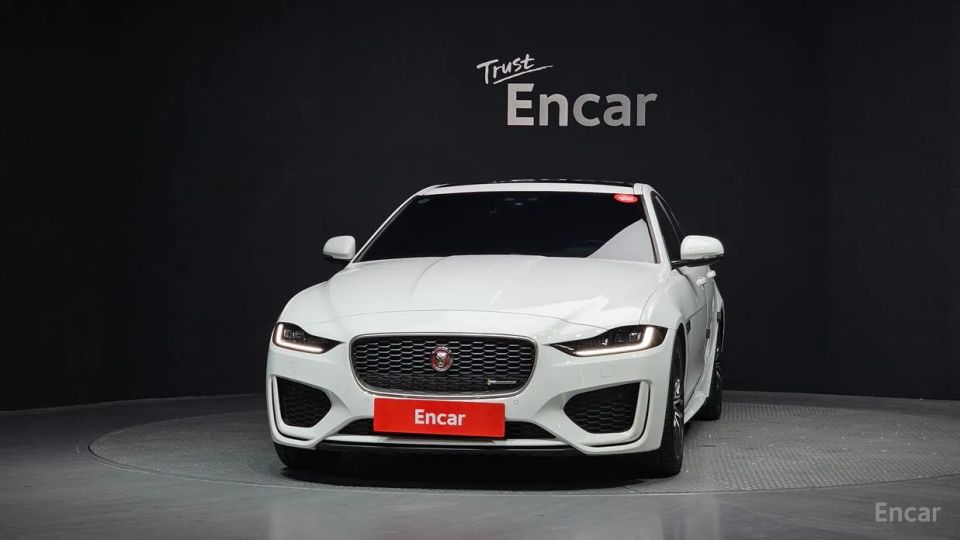 Jaguar XE
