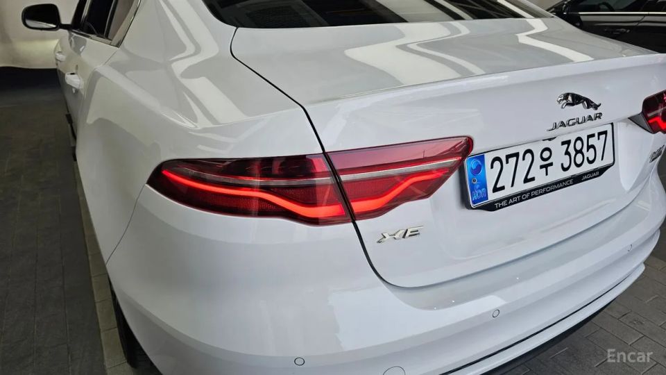 Jaguar XE