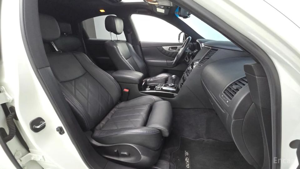 Infiniti QX70
