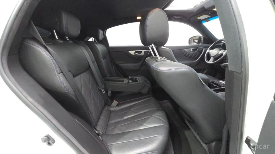 Infiniti QX70