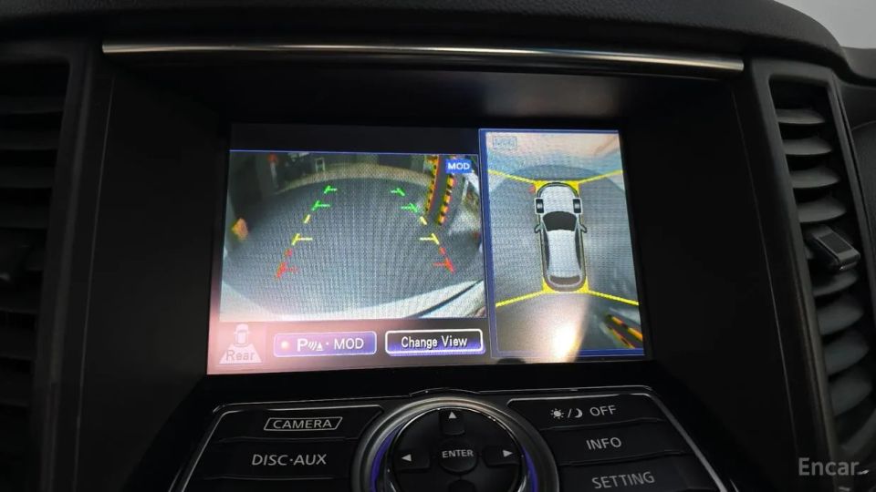 Infiniti QX70