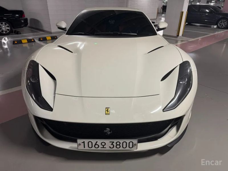 Ferrari 812