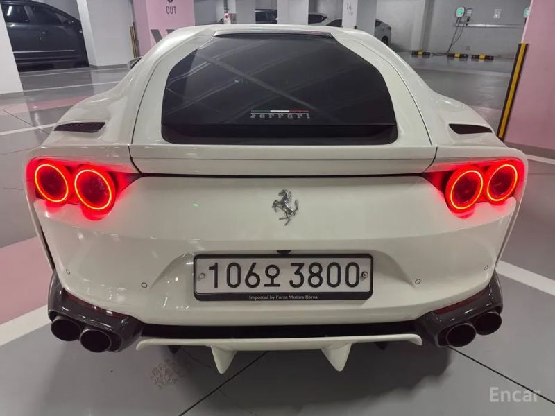 Ferrari 812