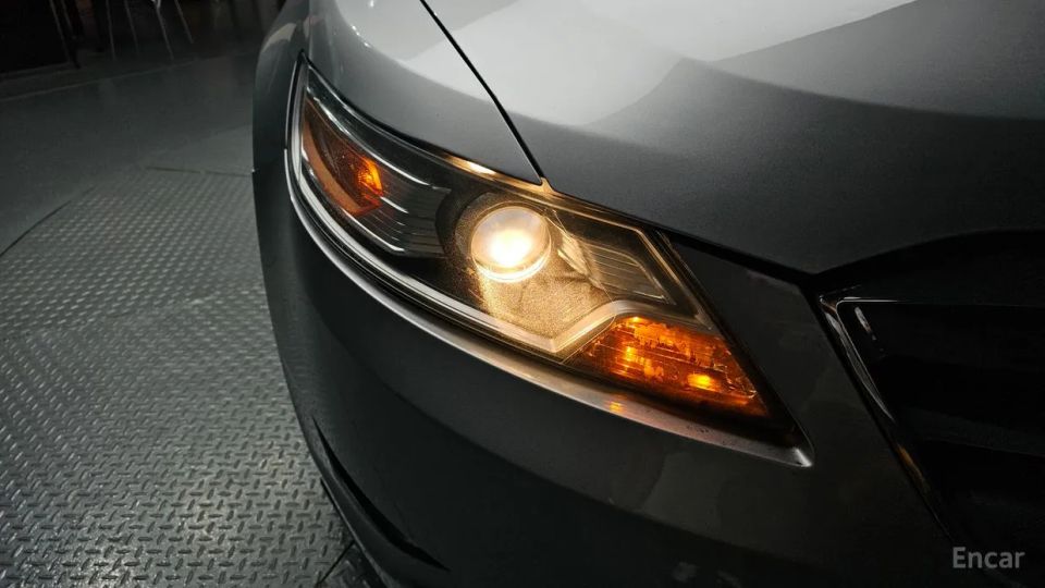Ford Taurus