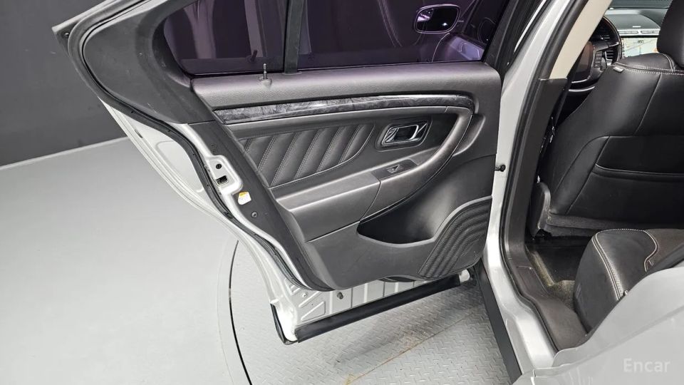 Ford Taurus