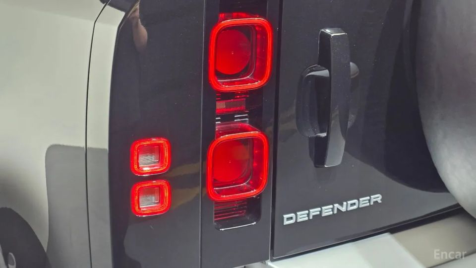 Land Rover Defender