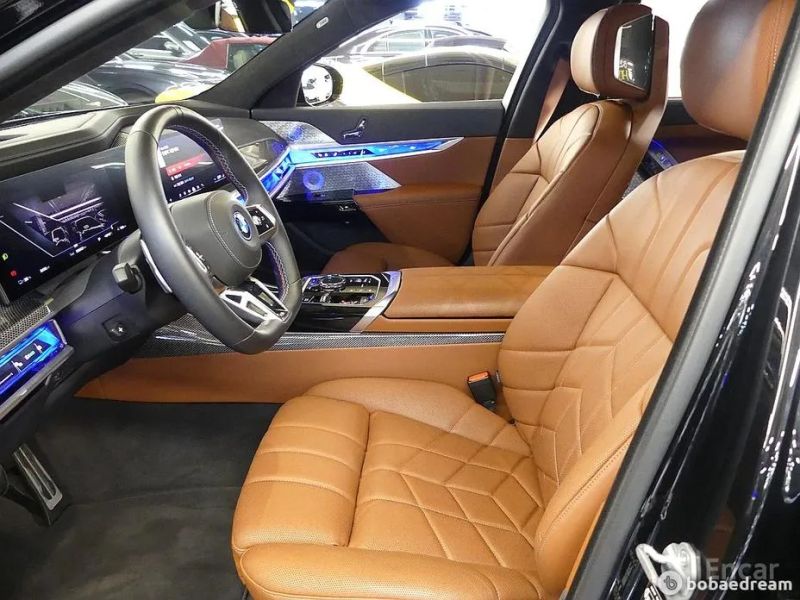 BMW i7