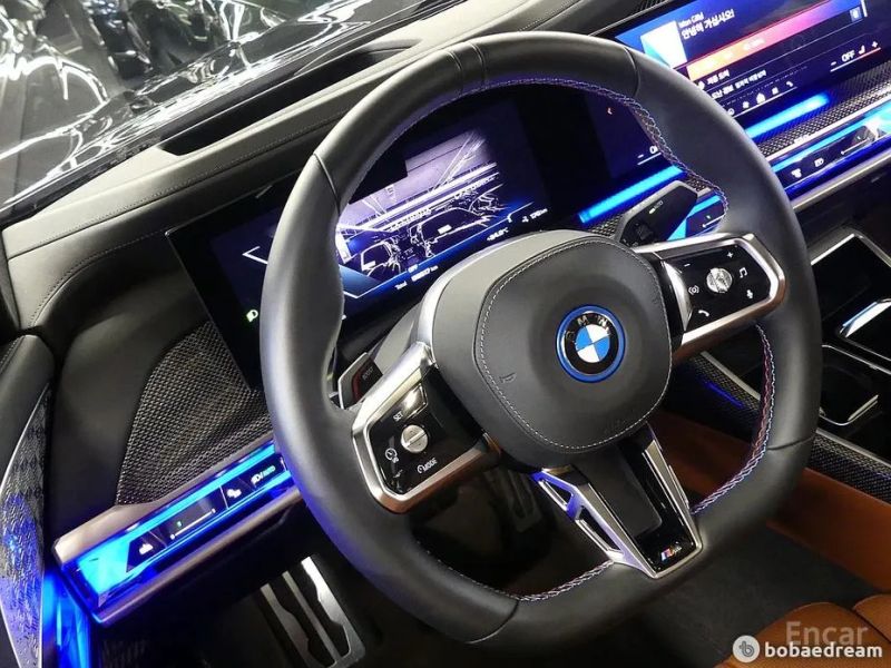 BMW i7