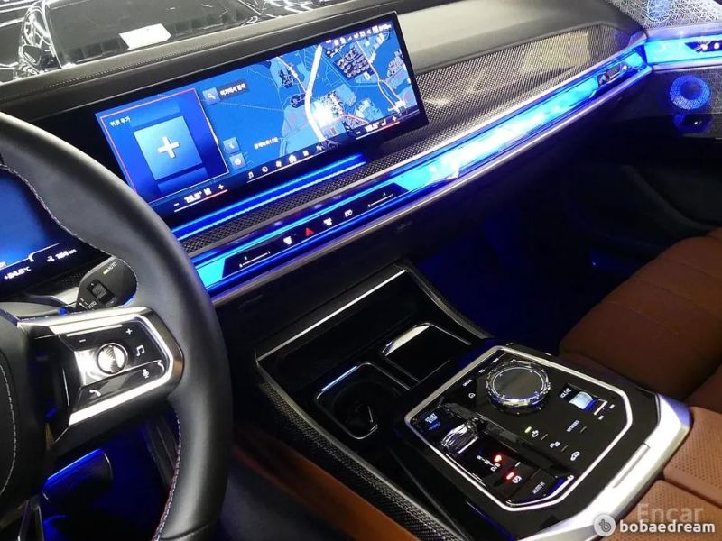 BMW i7
