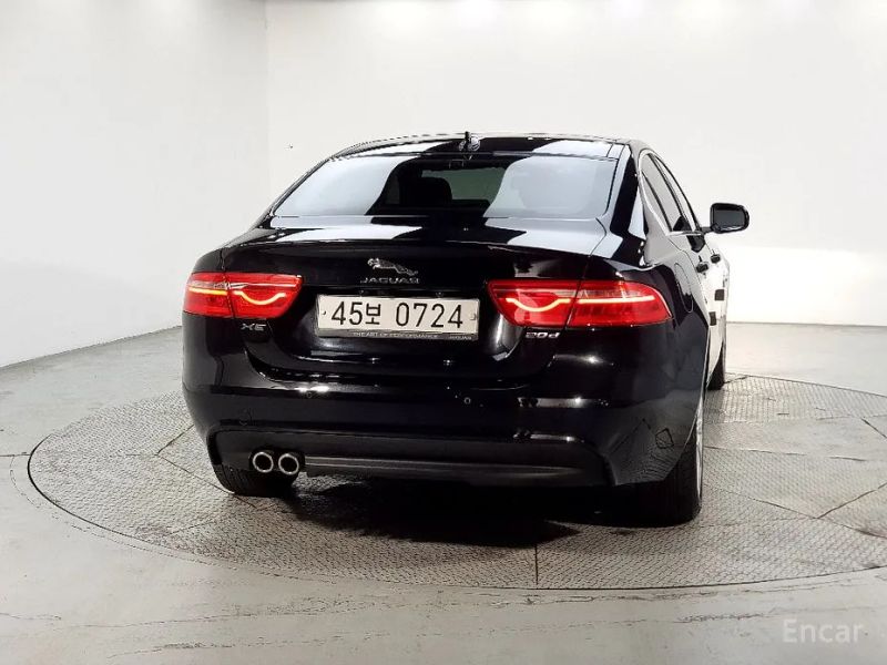 Jaguar XE