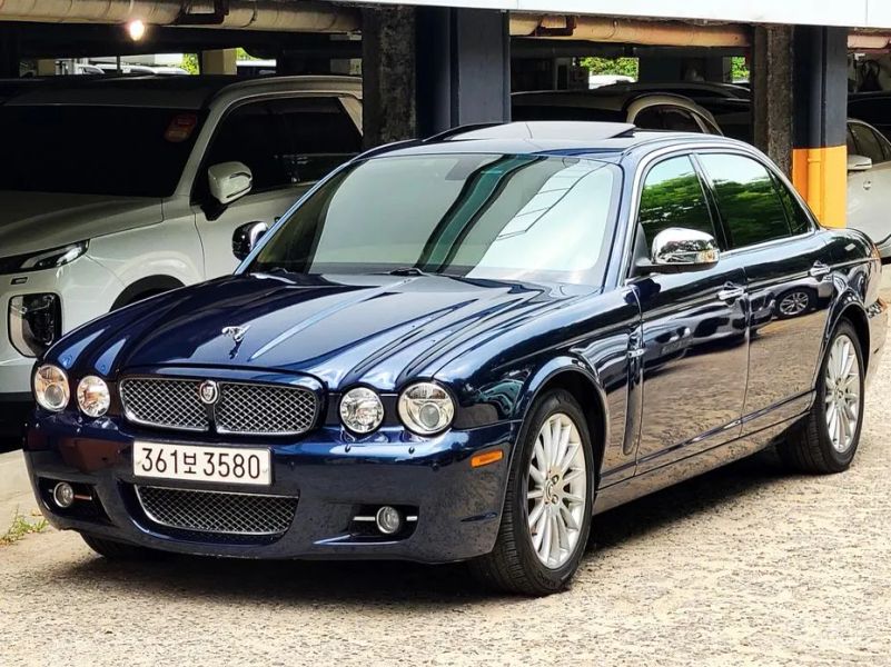 Jaguar XJ