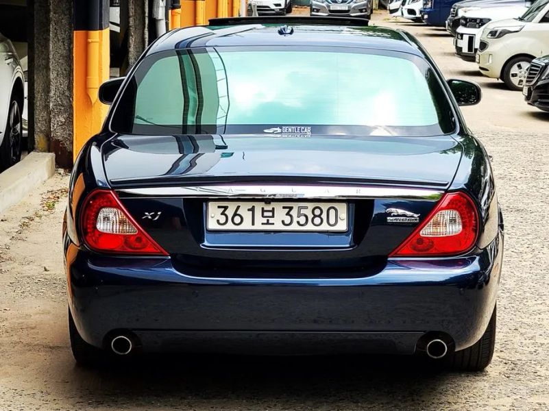 Jaguar XJ