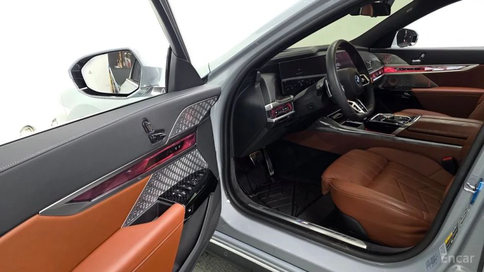 BMW i7