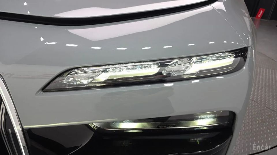 BMW i7
